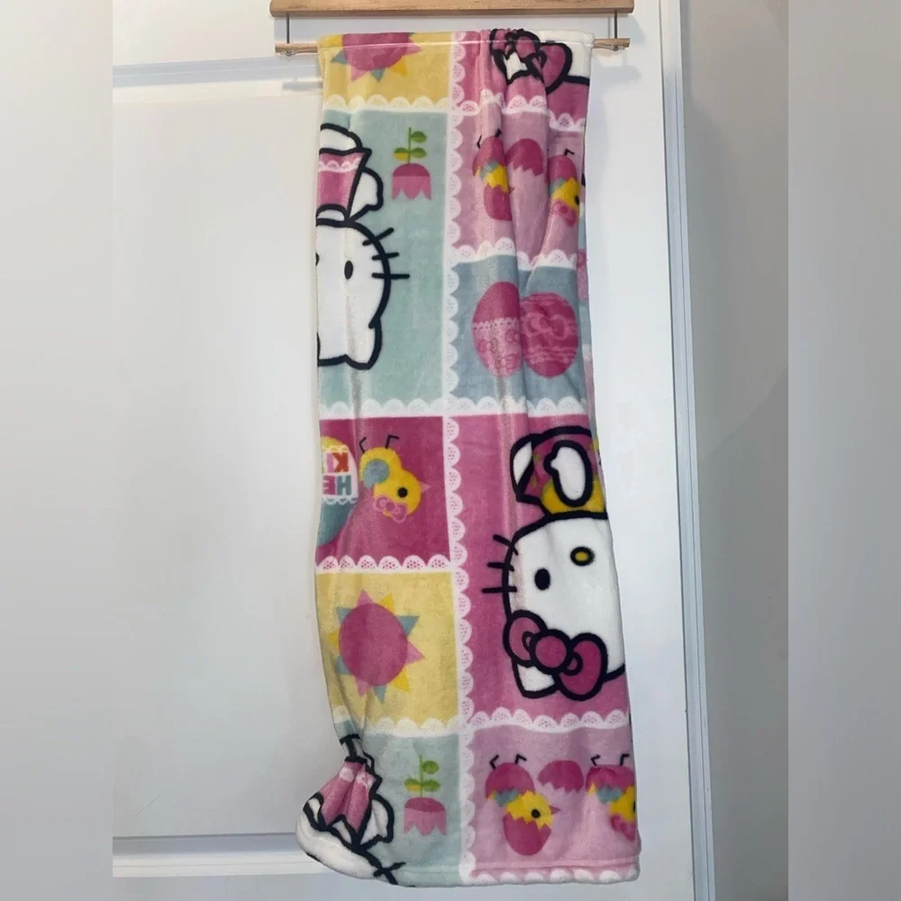 Hello Kitty Patchwork Easter Blanket - Picture 2 of 8